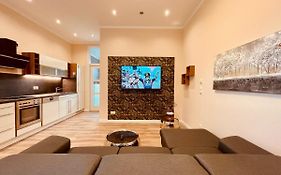 CASA REHSE I Loft-Apartment mit Gartenblick I kostenlos Parken&WLAN I Self-Check-in I 55Zoll-Smart&Kabel-TV I ÖPNV